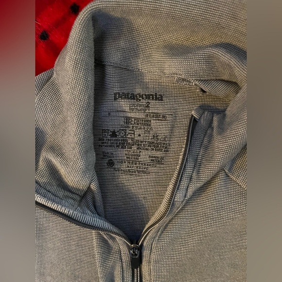 Patagonia Quarter Zip - Picture 3 of 4